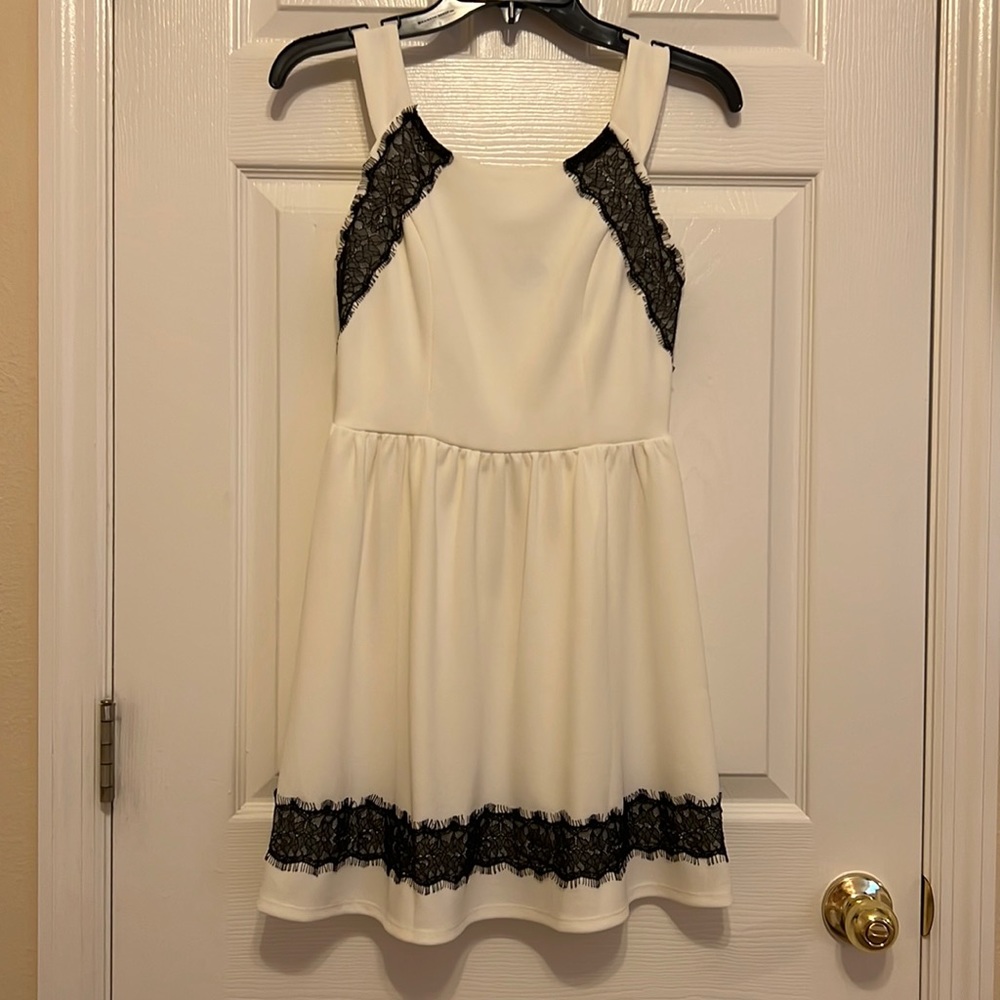 White/ivory sleeveless dress with black lace